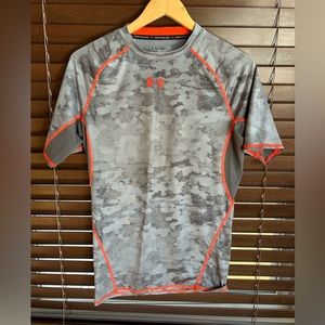 Boys Under Armour compression top‎